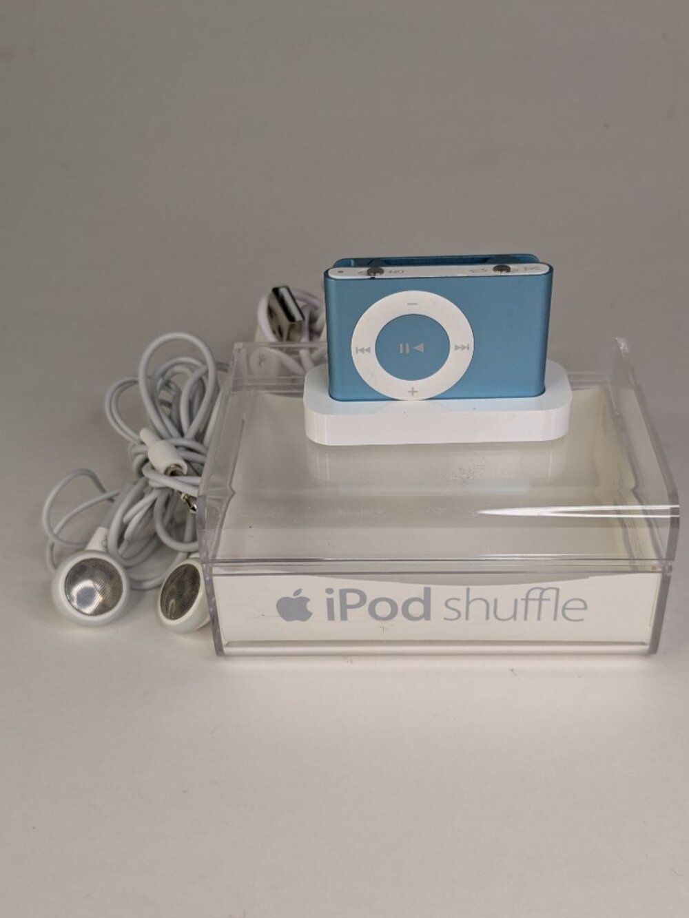 Apple iPod Shuffle Blue 2nd Gen 1GB A1204 New Battery Dock Earbuds MP3 Bundle
